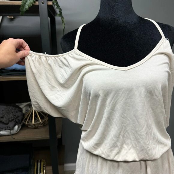 Lazy Sundays cream ruffle pajama romper womens medium soft neutral cut out back - Picture 6 of 8